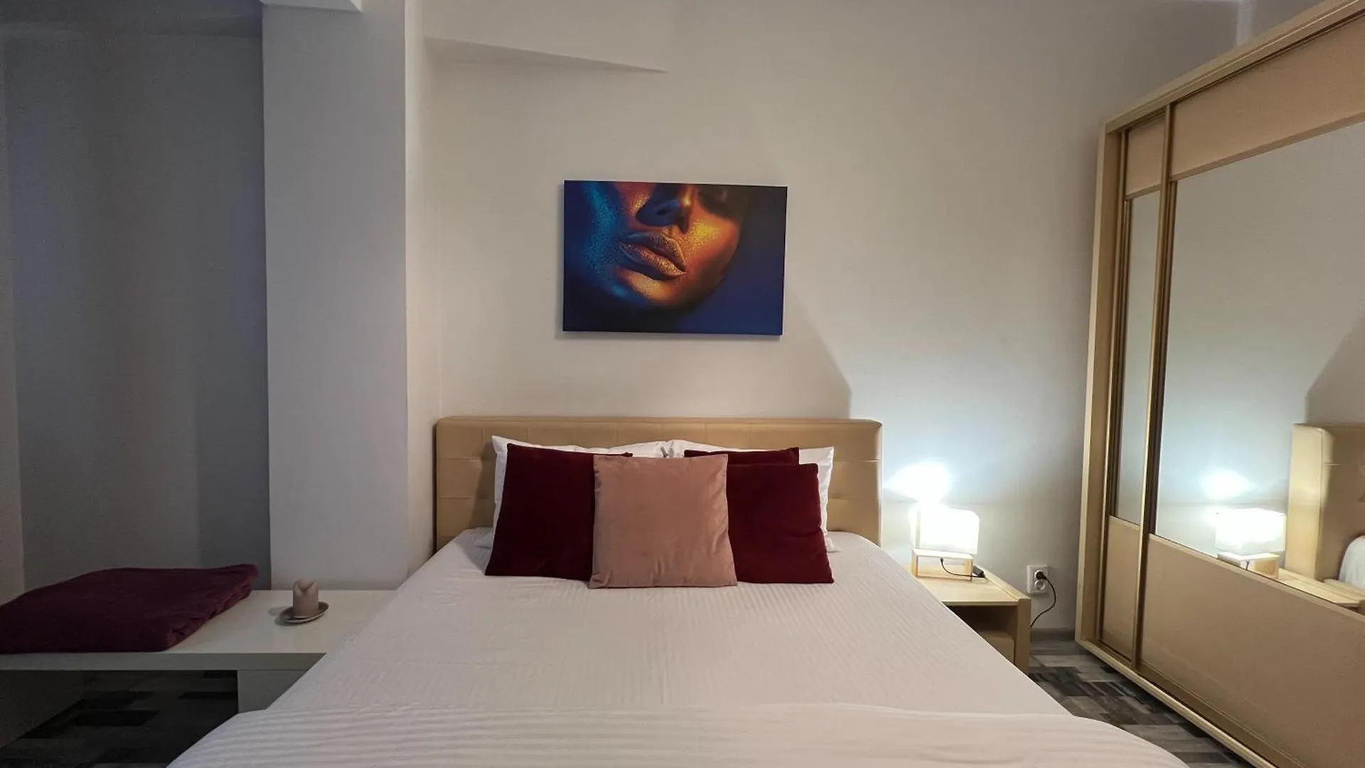 Old City Deluxe Apart - River View ! Bukarest Apartman